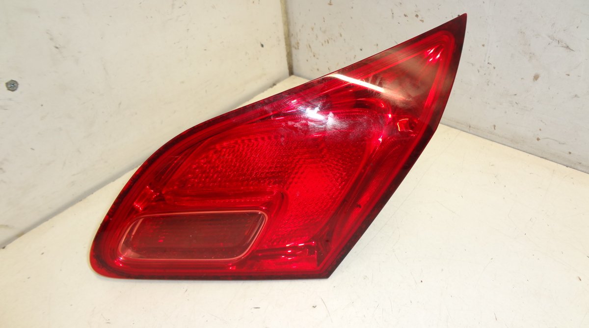 Opel Astra (H) Inner tail light, right OPEL ASTRA J (P10) (2009-2015) Inner tail light...