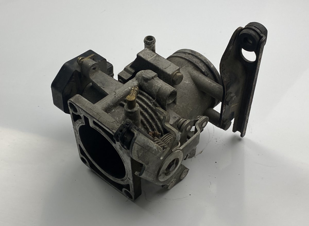 BMW 3 (E30) Throttle body BMW 3 (E30) (1982-1994) Throttle body 17178949
...