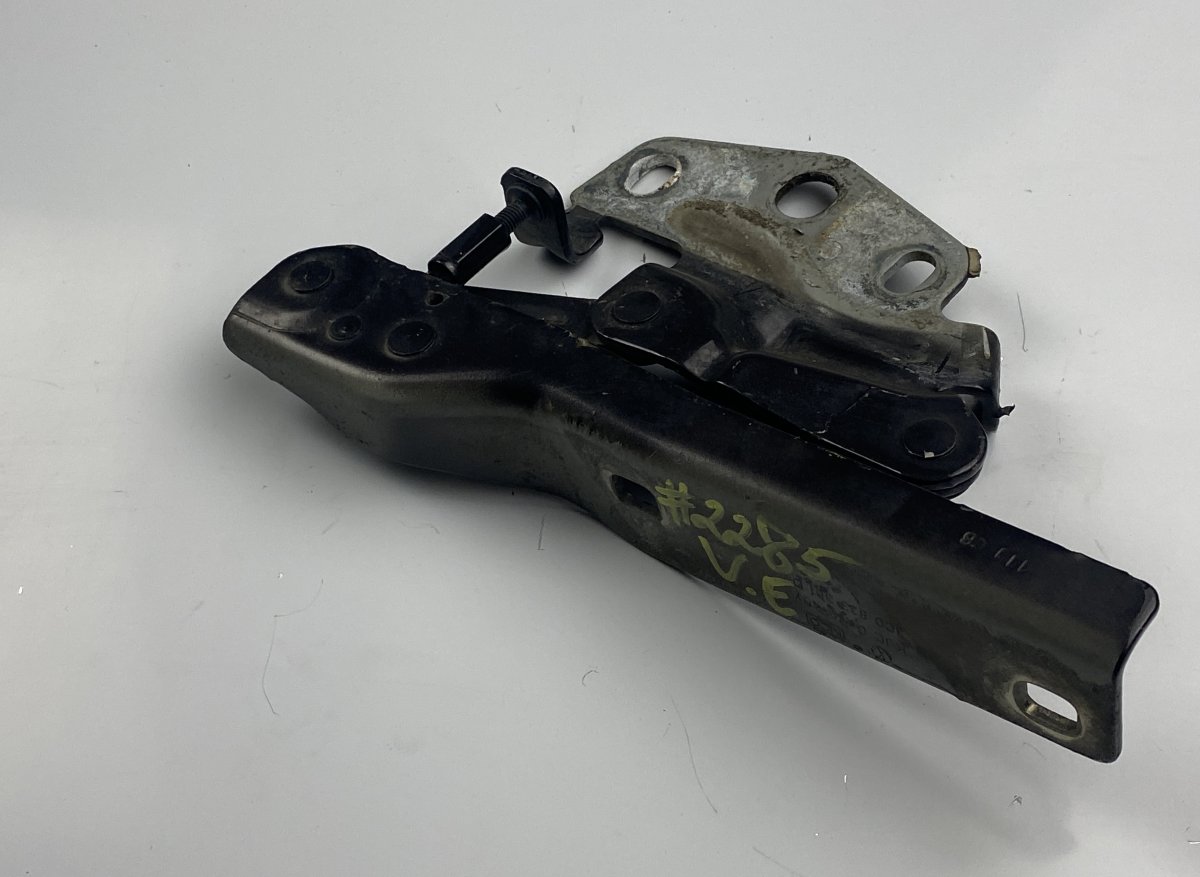 Volkswagen Passat Bonnet Hinge Left VW PASSAT B6 (3C) (2005-2010) Bonnet Hinge Left...