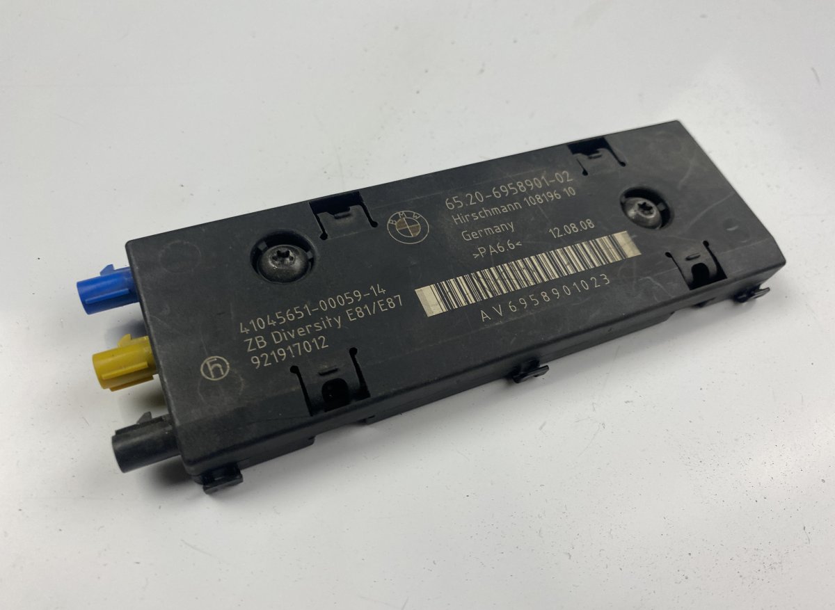BMW 1 (E81 / E82 / E87 / E88) Aerial amplifier / control unit BMW 1 (E81, E82, E87, E88) (2003-2013) Aerial a...