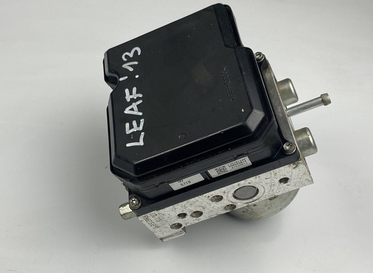Nissan Leaf ABS hydraulic unit / pump ABS hydraulic unit / pump — NISSAN LEAF I (ZE0)...