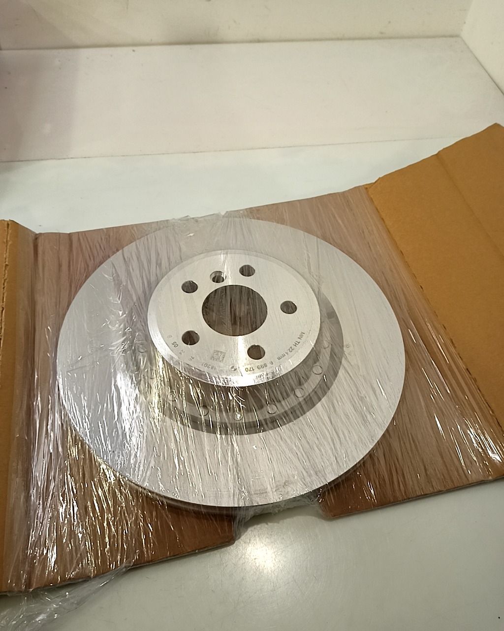 BMW 7 / i7 (G70) Rear brake disc BMW 7 SERIES Rear brake disc OEM 34206899170

P...