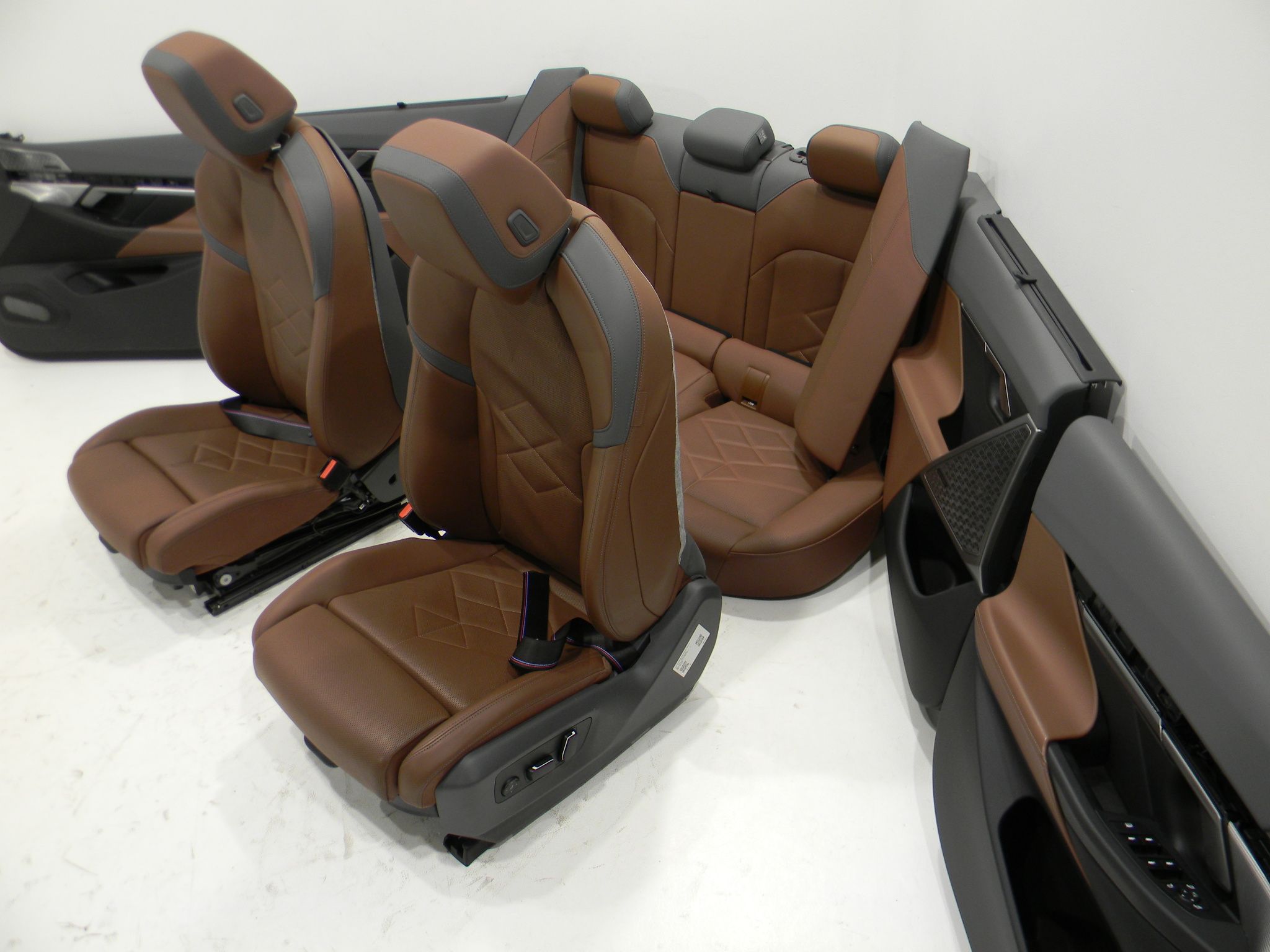 BMW 5 / i5 (G60 / G61) Interior set BMW 5' G61 Touring Interior set OEM CR77478

Pa...