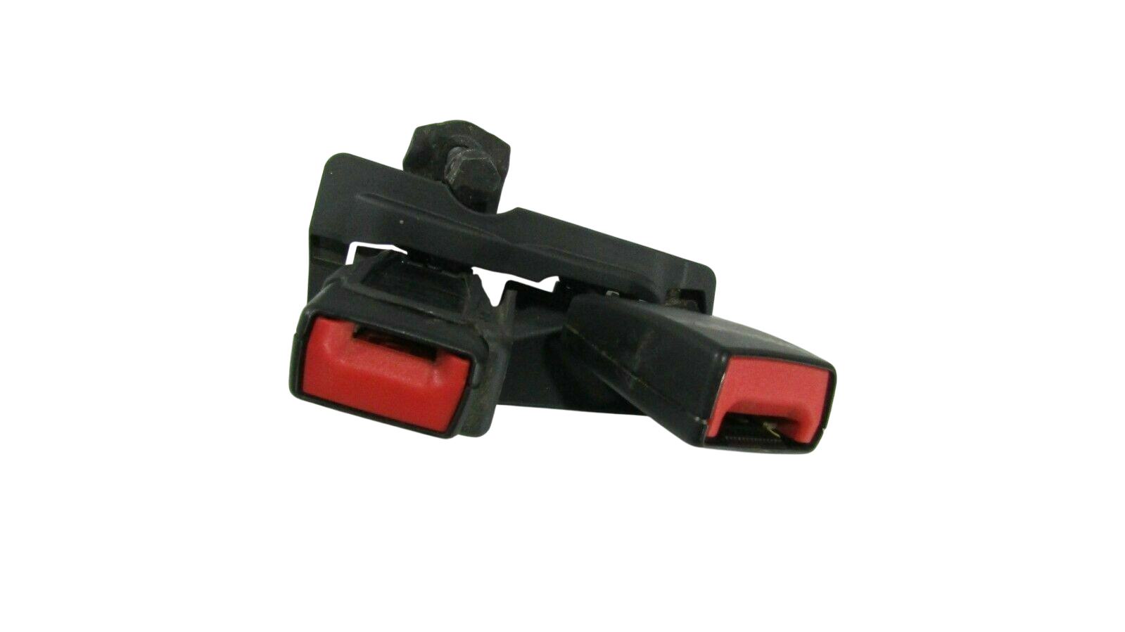 Audi A4 (B9) Middle seatbelt buckle (rear) AUDI A4 Middle seatbelt buckle (rear) OEM 8K085...
