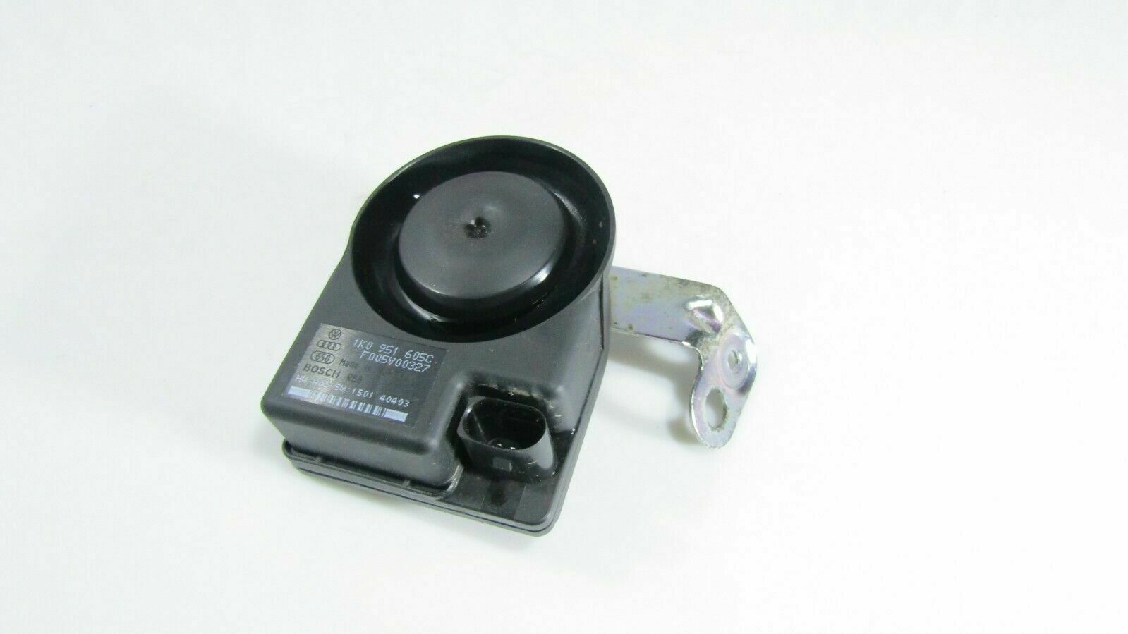 Audi A4 (B9) Alarm system siren AUDI A4 alarm system siren

VIN: WAUZZZ8KXEA148873