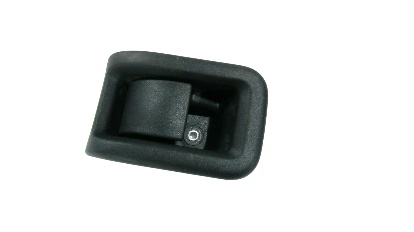 Volvo XC60 Engine bonnet (hood) release handle Volvo XC60 engine bonnet (hood) release handle
...