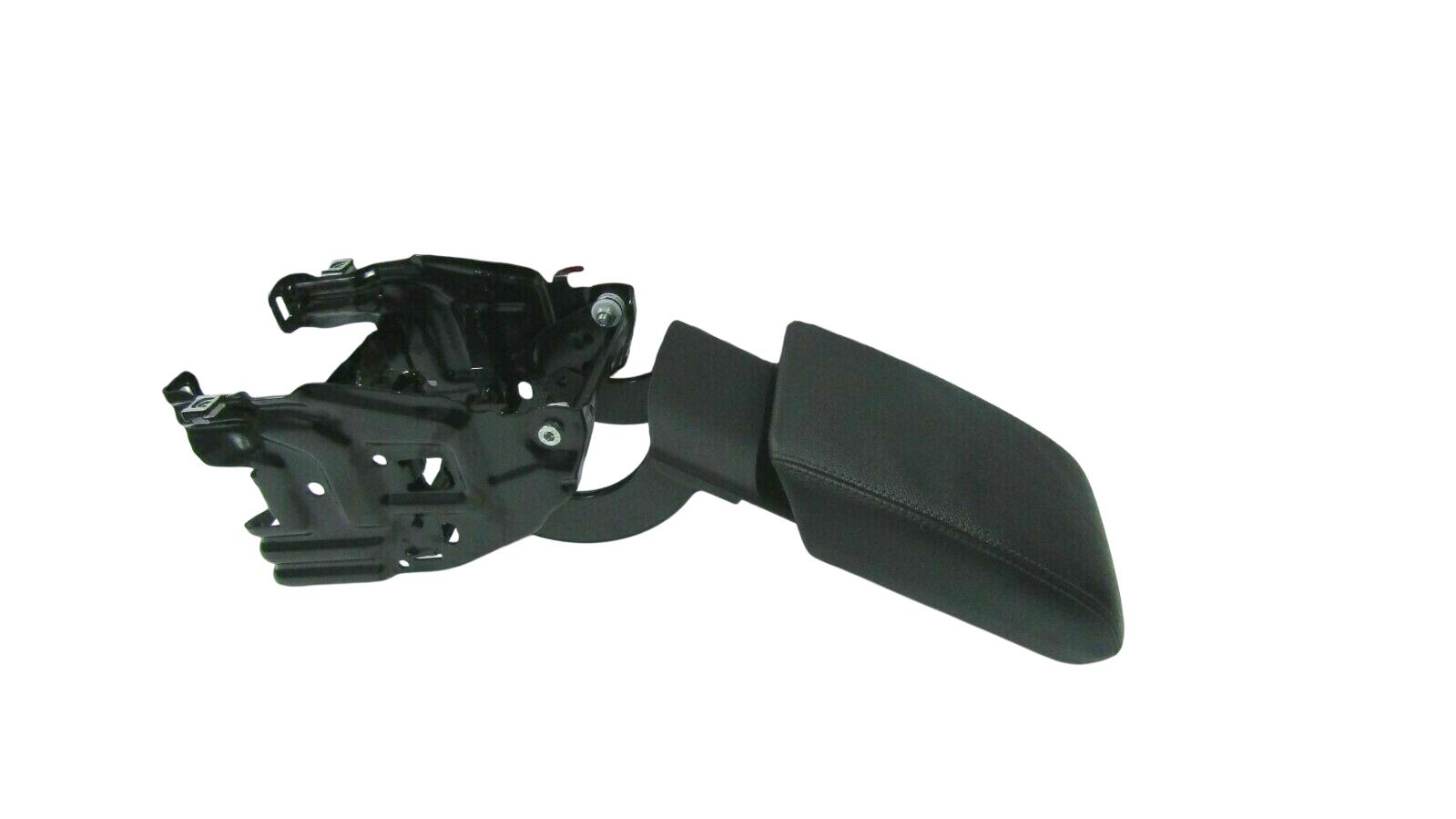 Audi A4 (B9) подлокотник AUDI A4 Armrest

VIN: WAUZZZ8KXEA148873