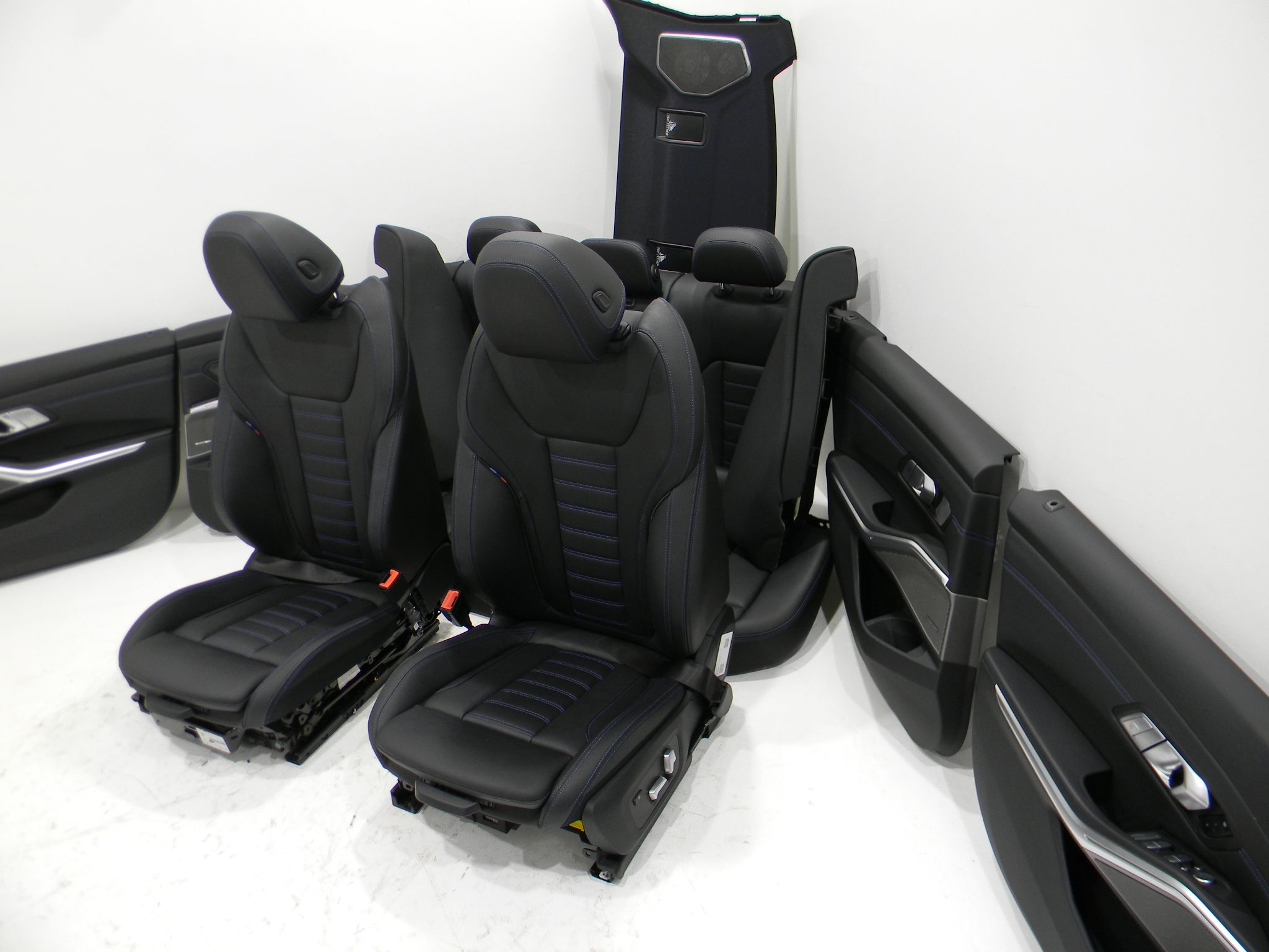 BMW 3 (G20 / G21) Seat Set BMW 3 SERIES Seat Set OEM FL90522

Part codes: ...