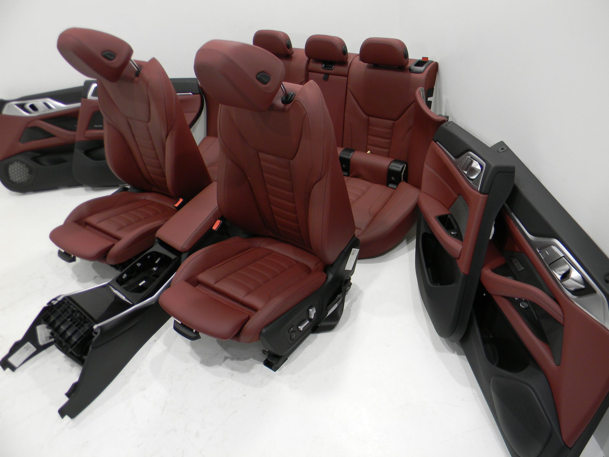 BMW 4 (G22 / G23 / G26)  Seat Set BMW 4 SERIES Seat Set OEM FM12547

Part codes: ...