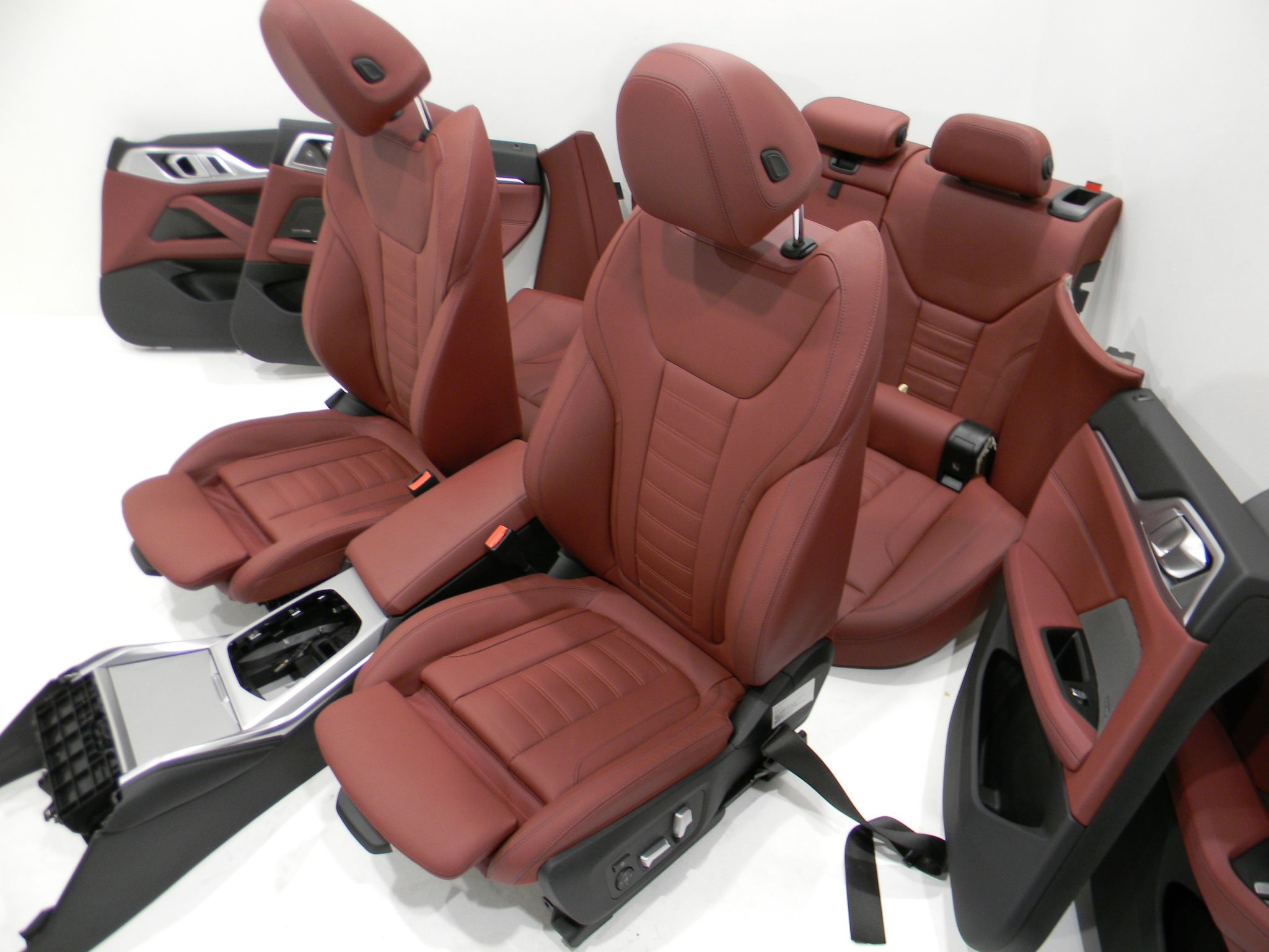 BMW 4 (G22 / G23 / G26)  Seat Set BMW 4 SERIES Seat Set OEM FK88450

Part codes: ...