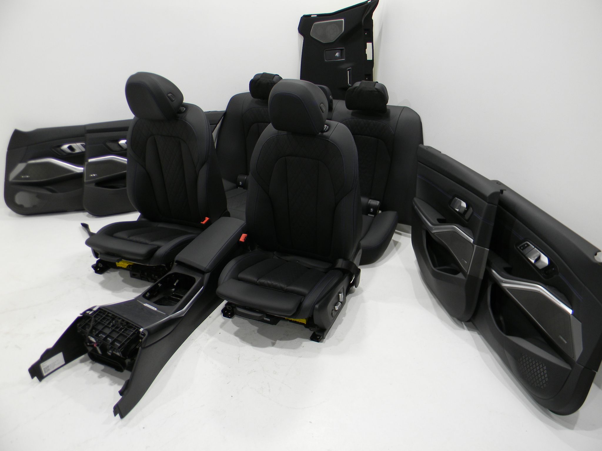 BMW 3 (G20 / G21) Seat Set BMW 3 SERIES Seat Set OEM 1A00004

Part codes: ...