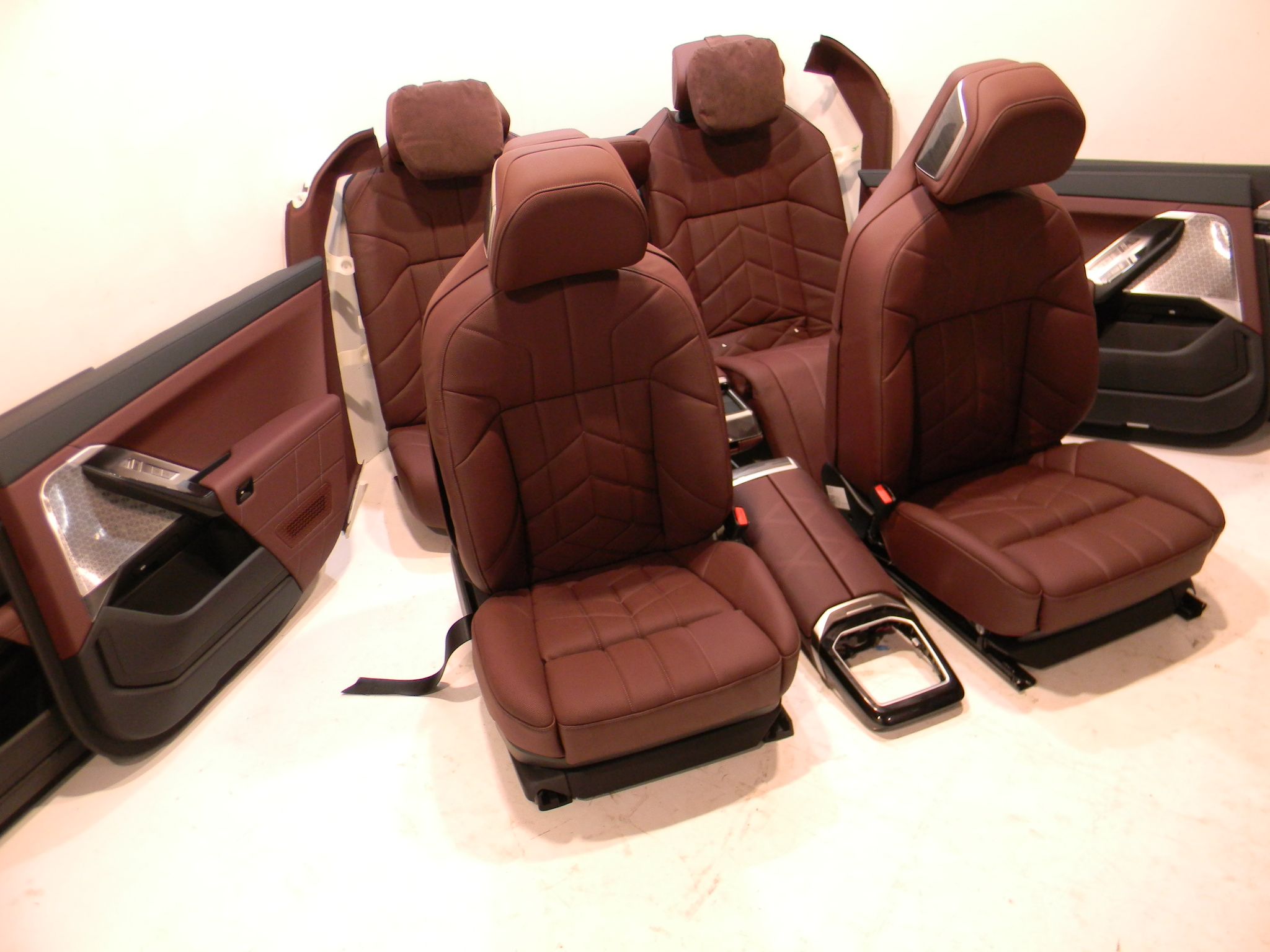 BMW 7 / i7 (G70) Seat Set BMW 7 SERIES Seat Set OEM CM95305

Part codes: ...
