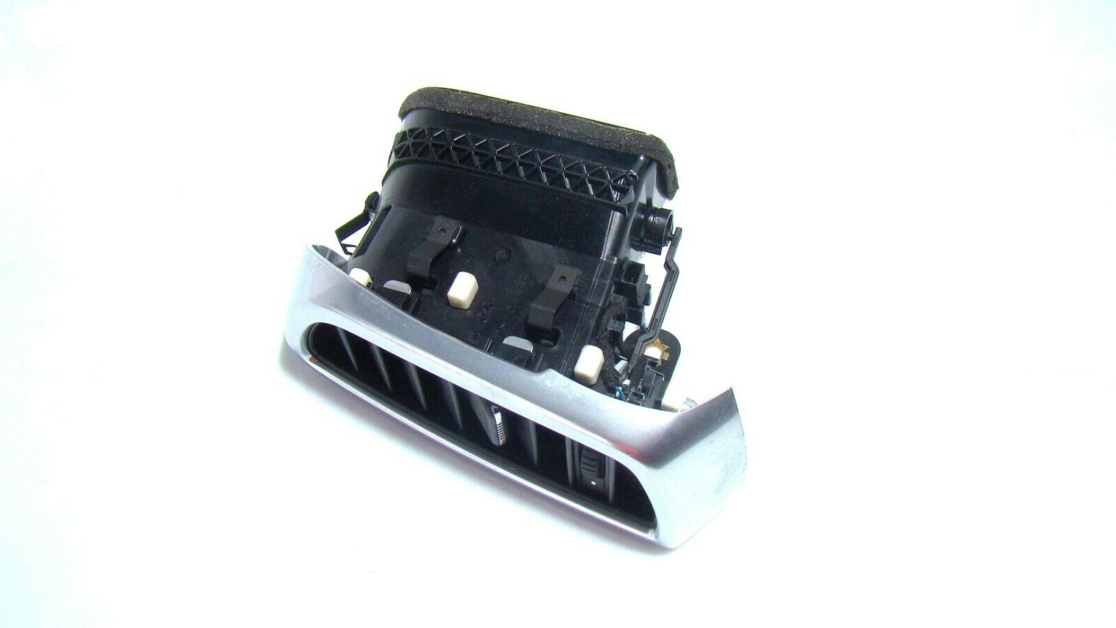 Porsche Cayenne Air flap motor/actuator Porsche CAYENNE Air flap motor/actuator

VIN: W...