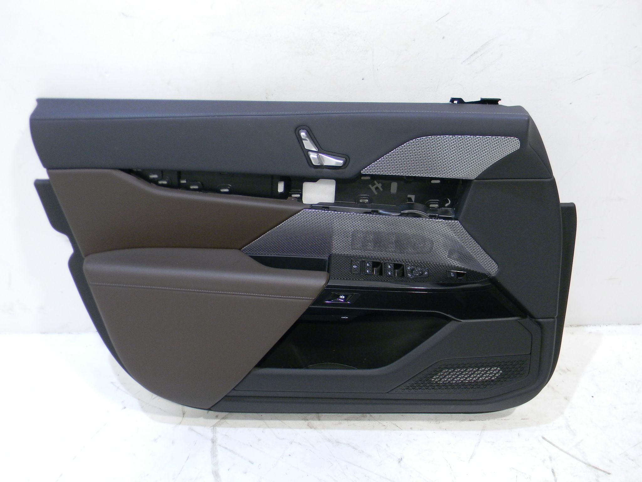 BMW 7 / i7 (G70) Rear door card panel trim BMW 7 SERIES Rear door card panel trim OEM 5141...