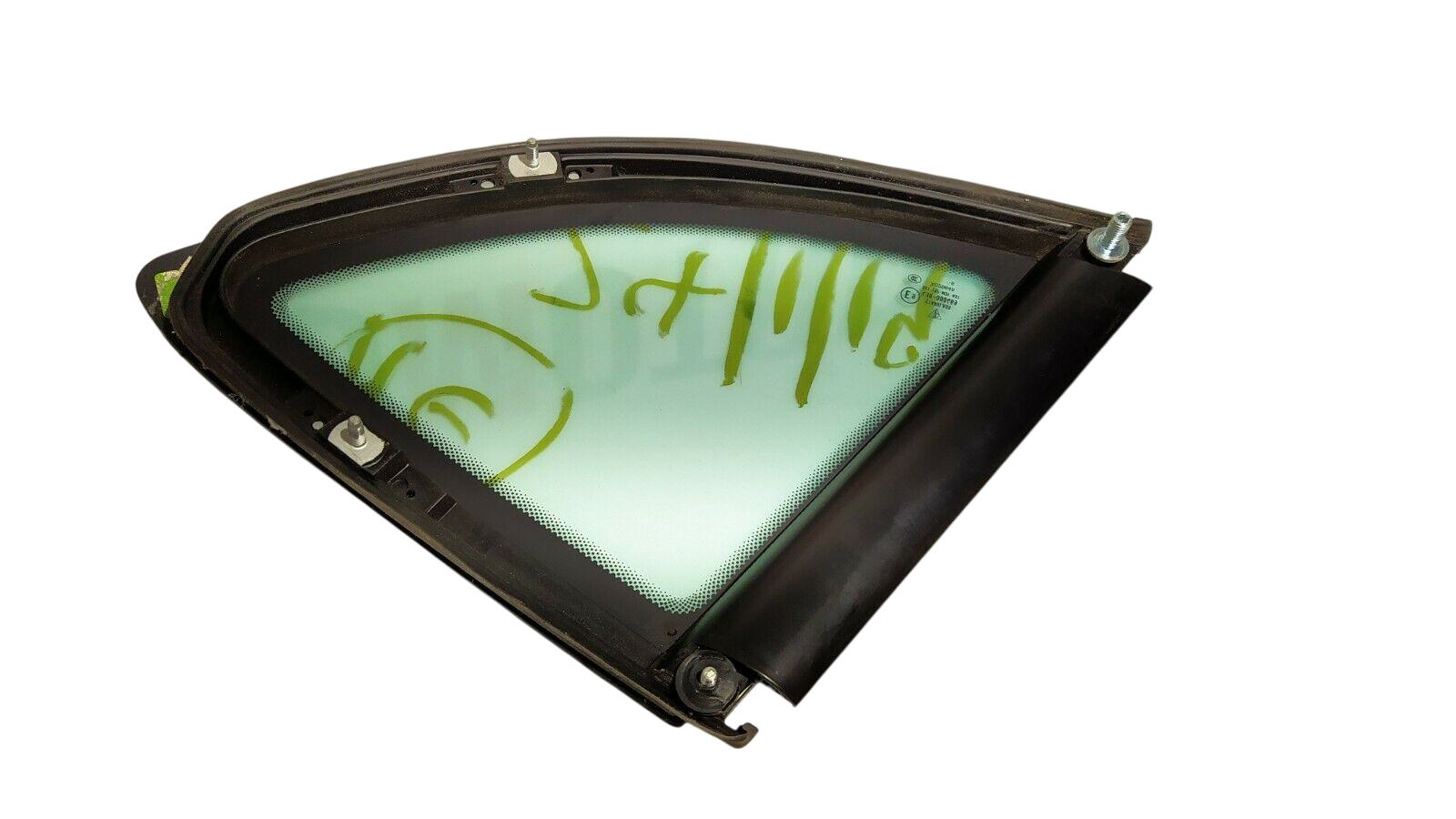 Porsche Cayman (981) Rear Side Window Porsche CAYMAN Rear Side Window OEM 4311201

Pa...