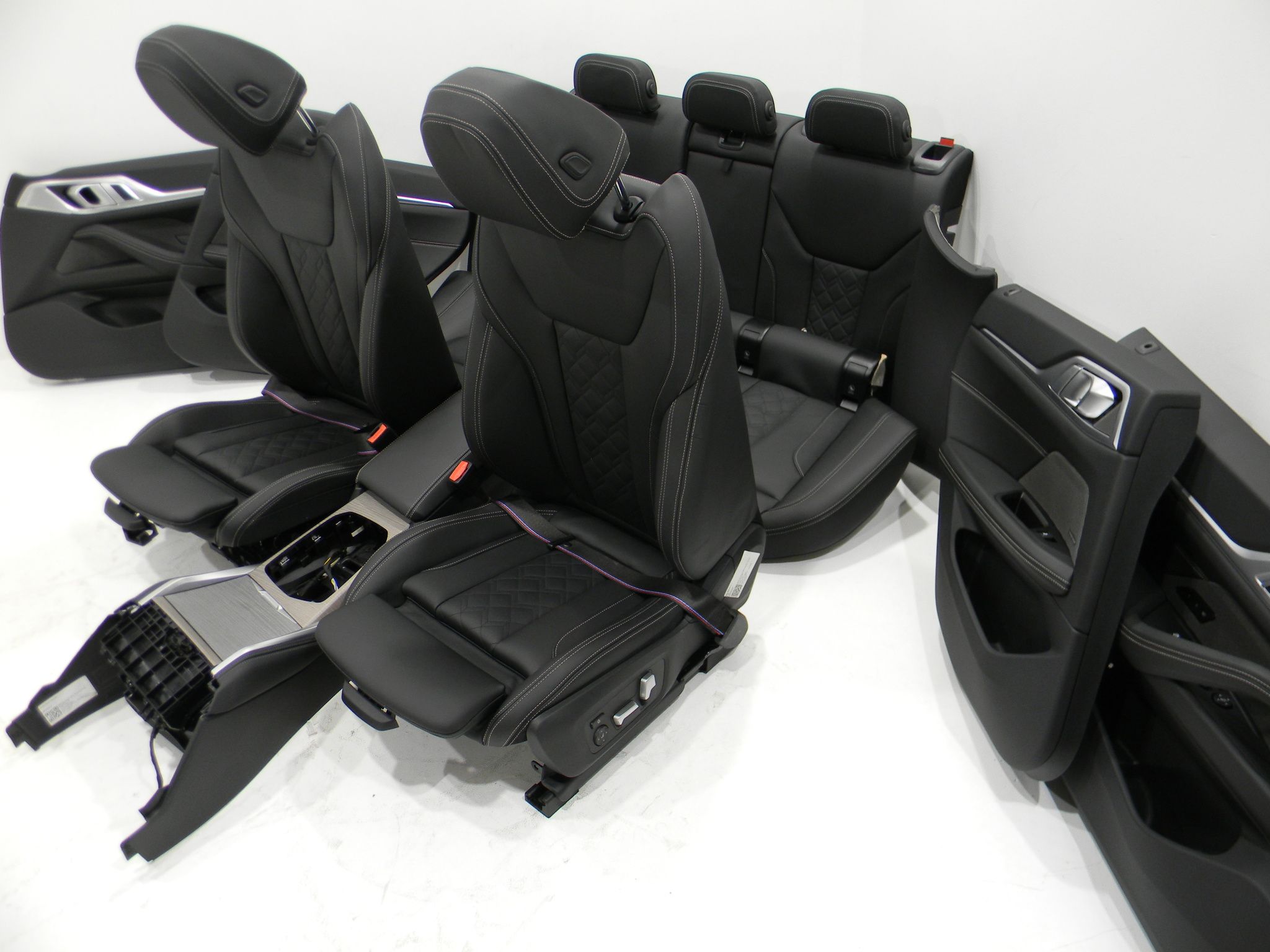 BMW 4 (G22 / G23 / G26)  Seat Set BMW 4 SERIES Seat Set OEM FR78425

Part codes: ...