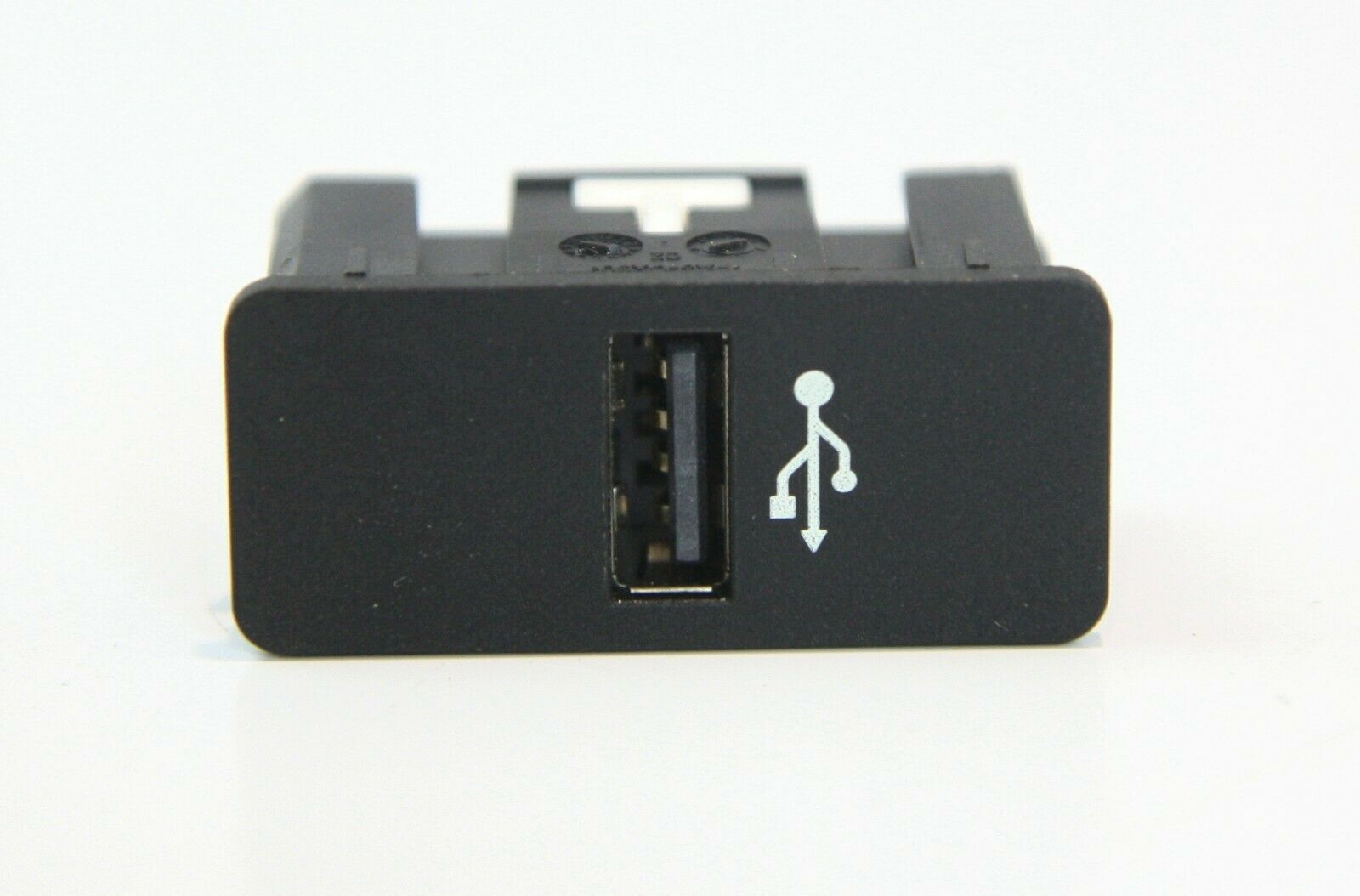 BMW 3 (G20 / G21) USB socket connector BMW 3 USB socket connector OEM 84109230248

Par...