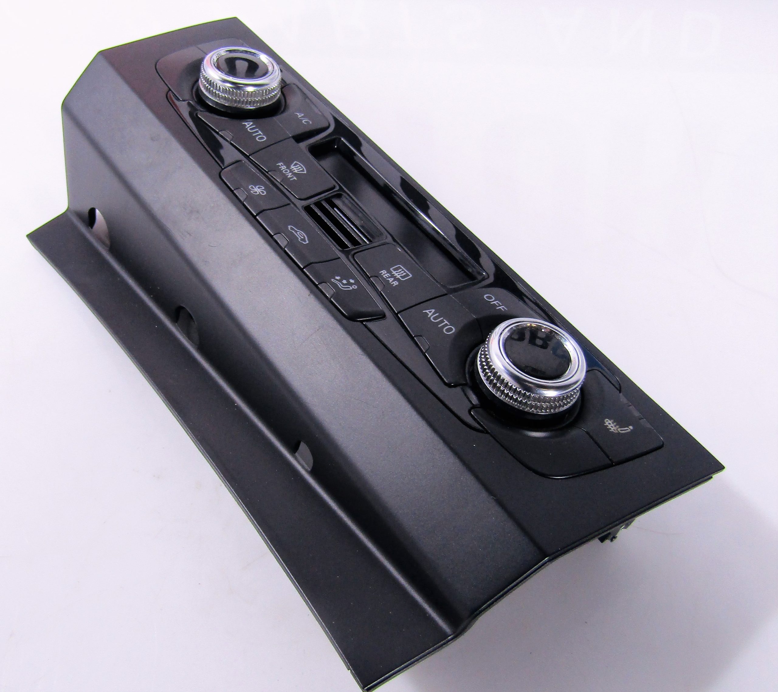 Audi A4 (B9) Climate control unit AUDI A4 Climate control unit OEM 8K2820043BB

P...