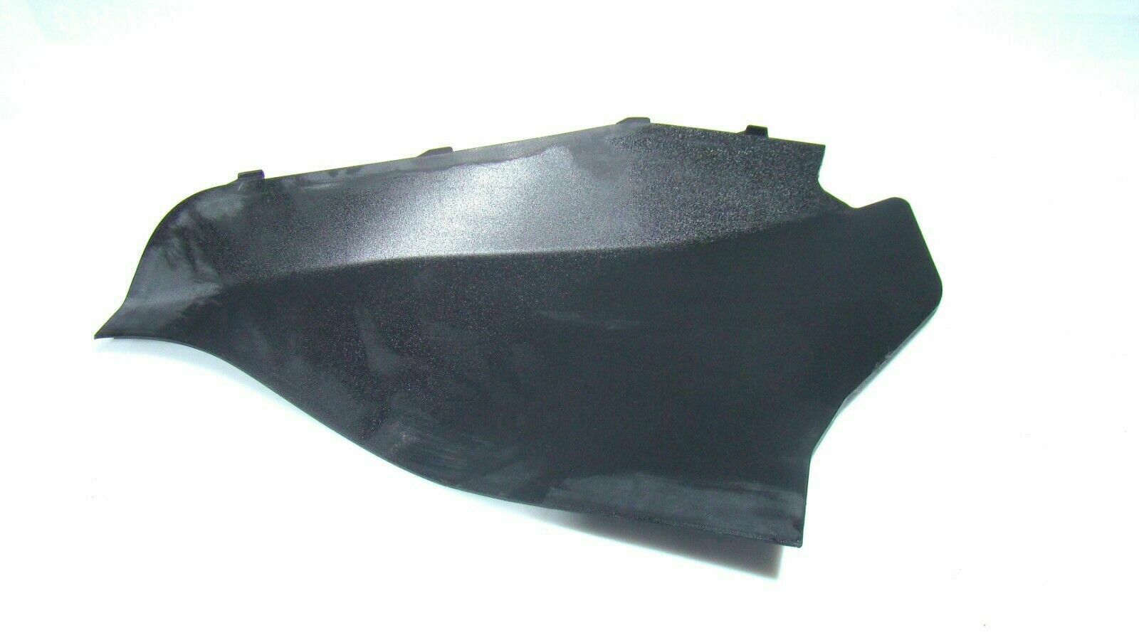 Porsche Cayenne Wiper trim Porsche CAYENNE Wiper trim

VIN: DU59556