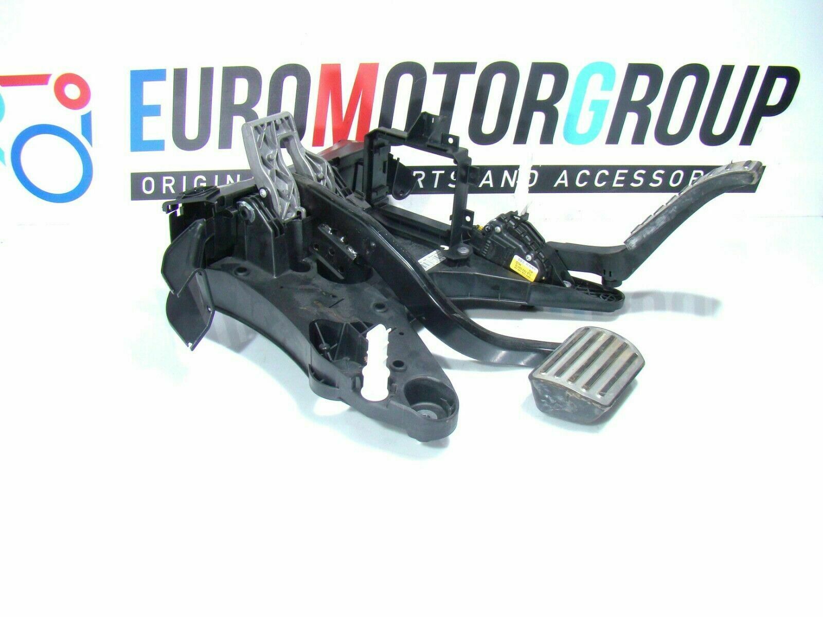 Porsche Cayenne Brake pedal bracket assembly Porsche CAYENNE Brake pedal bracket assembly

V...