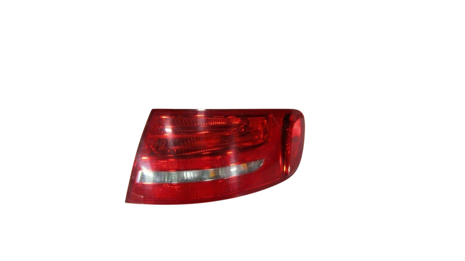 Audi A4 (B9) Rear/tail lights AUDI A4 Rear/tail lights

VIN: WAUZZZ8KXEA148873