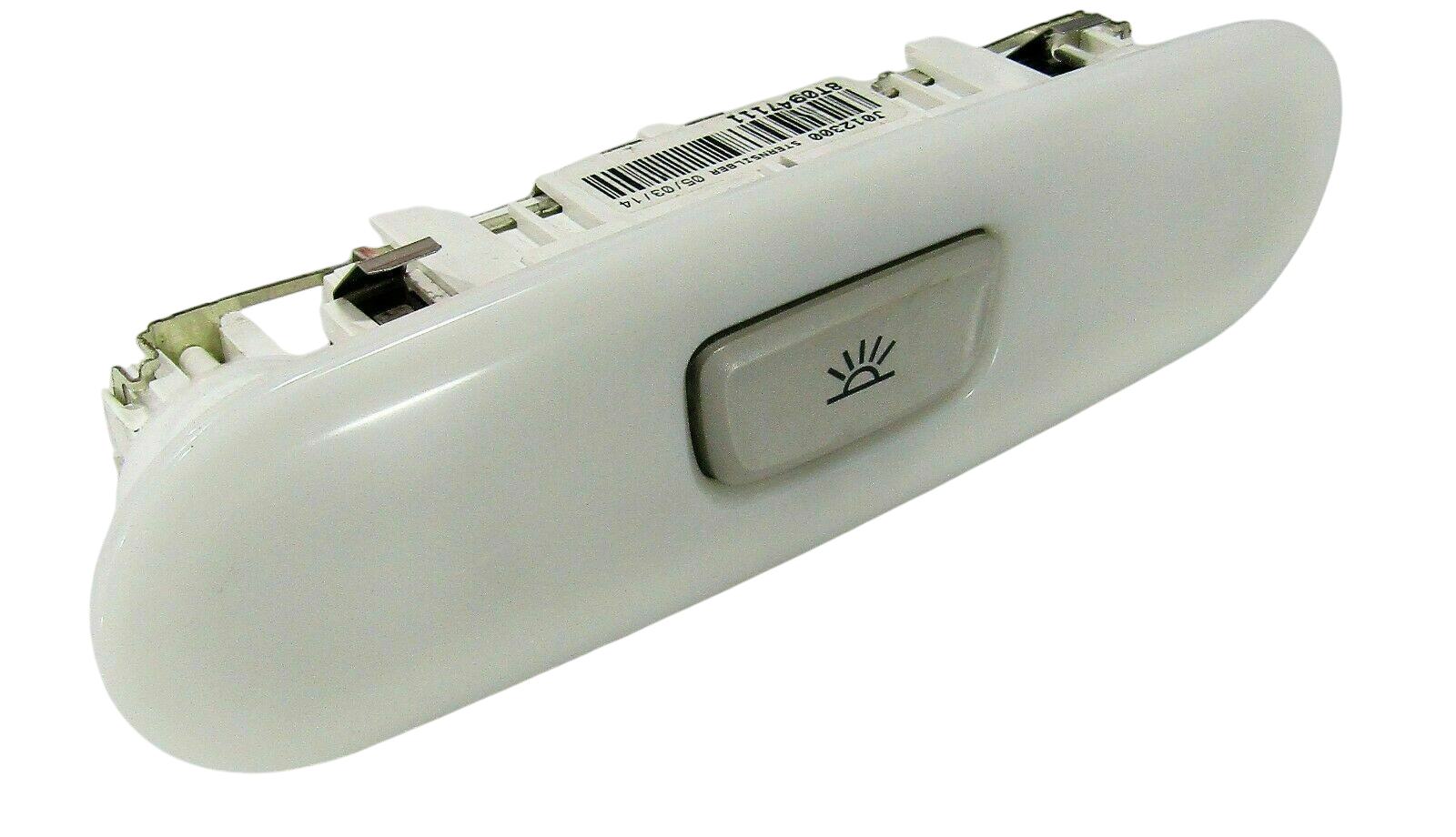 Audi A4 (B9) Rear seat light AUDI A4 Rear seat light

VIN: WAUZZZ8KXEA148873
