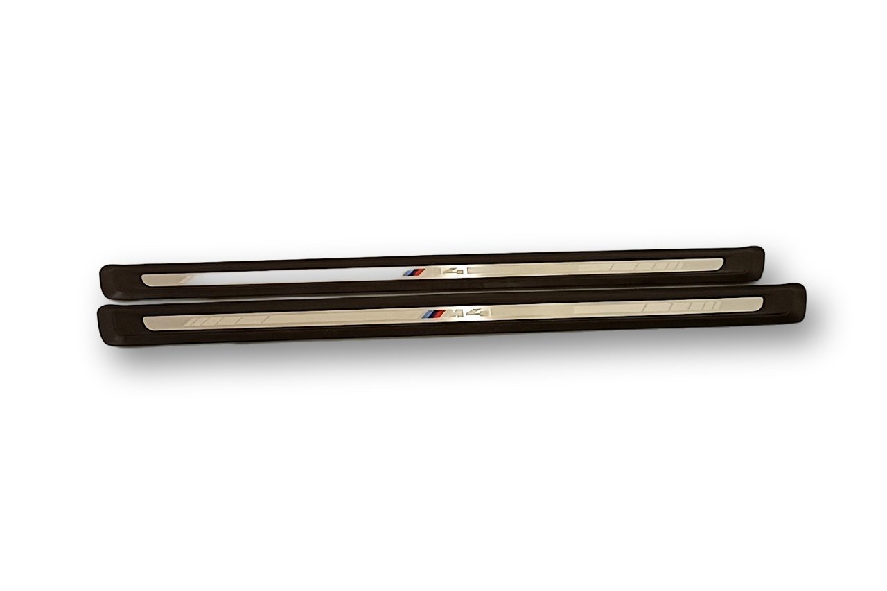 BMW 3 (G20 / G21) Front sill trim cover BMW 3 SERIES Front sill trim cover OEM 51478075...