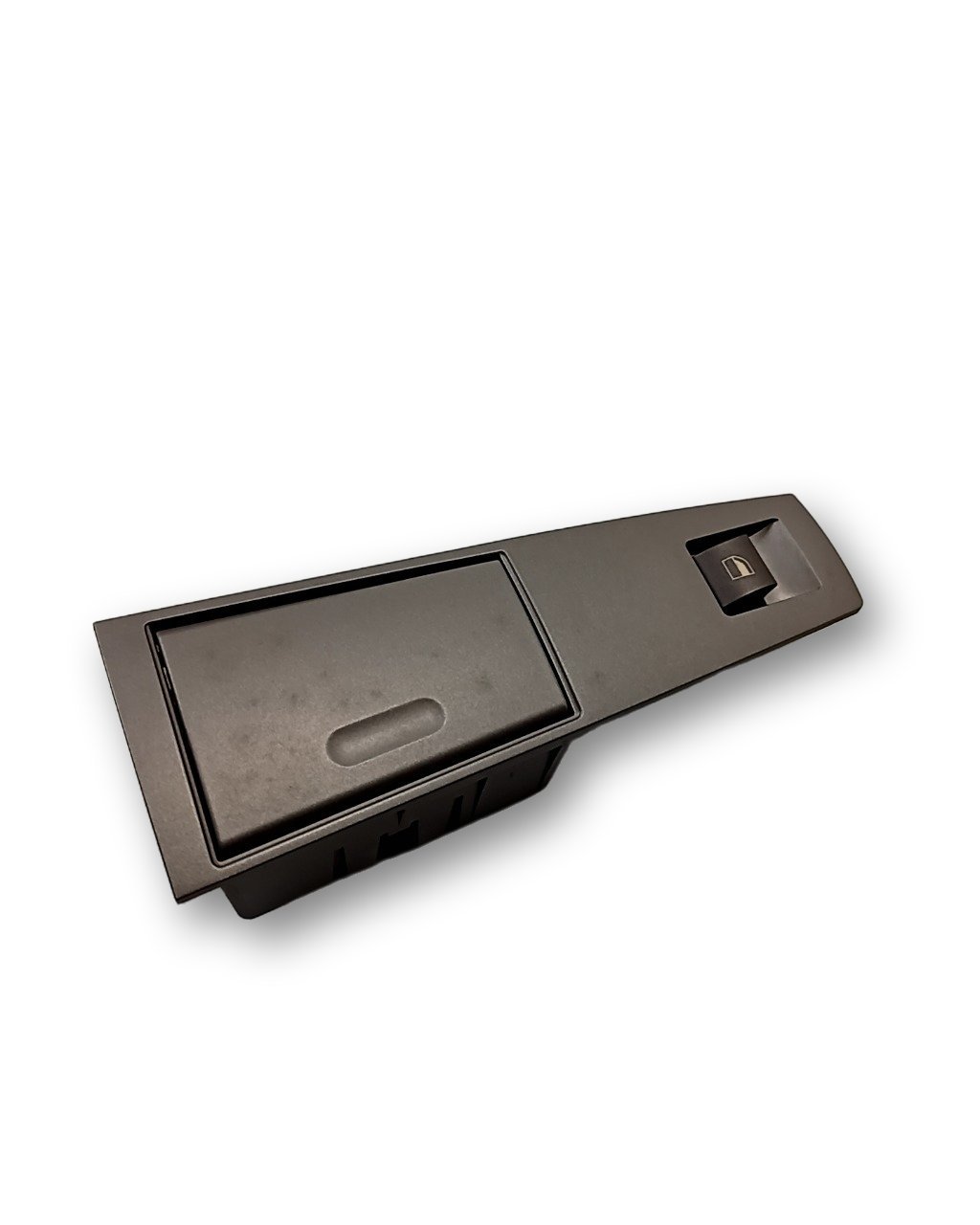 BMW 7 / i7 (G70) Car ashtray BMW 7 Car ashtray OEM 51427024489

Part codes: ...