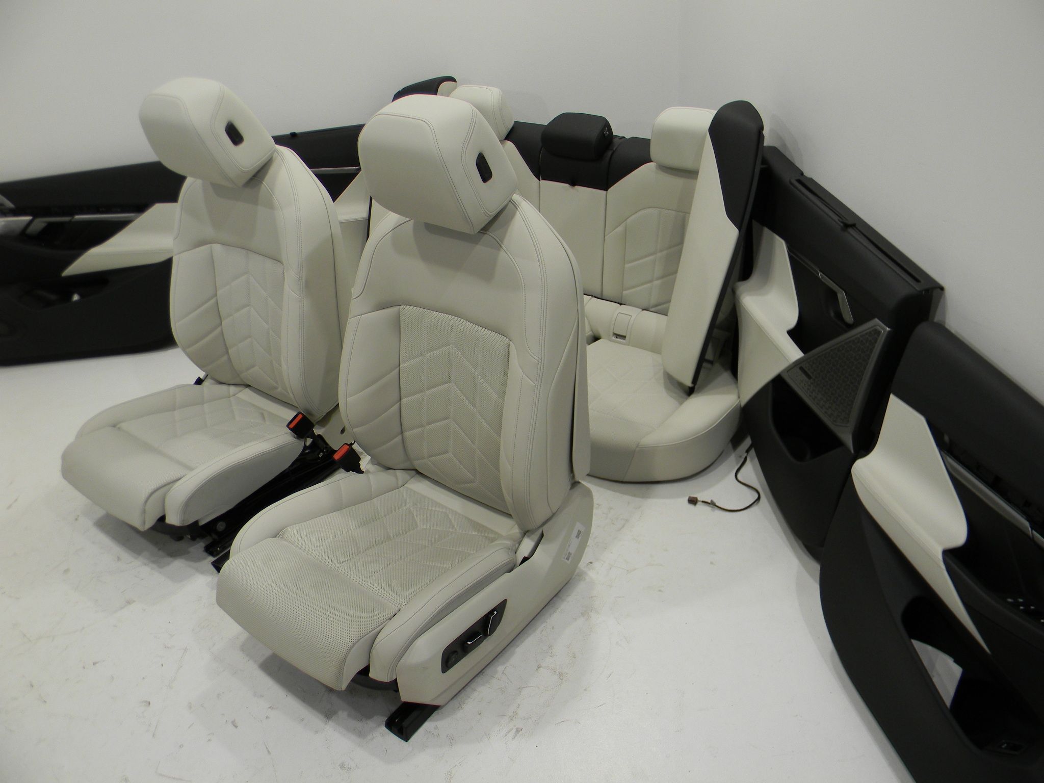 BMW 5 / i5 (G60 / G61) Seat Set