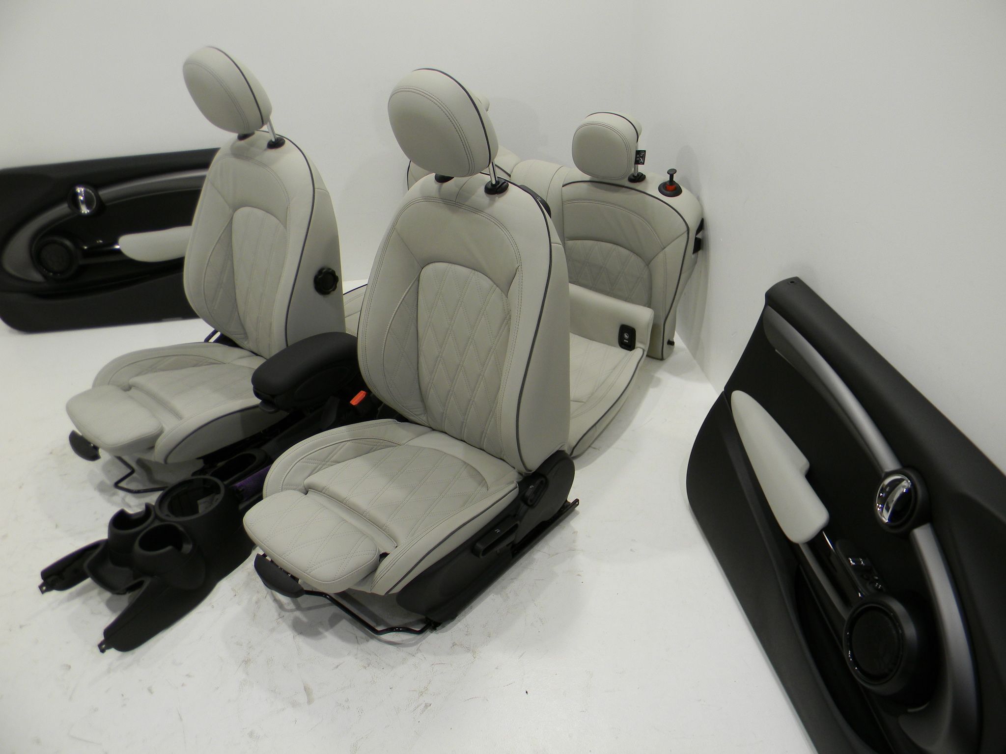 BMW 5 / i5 (G60 / G61) MINI LederSitze / LeatherSeat