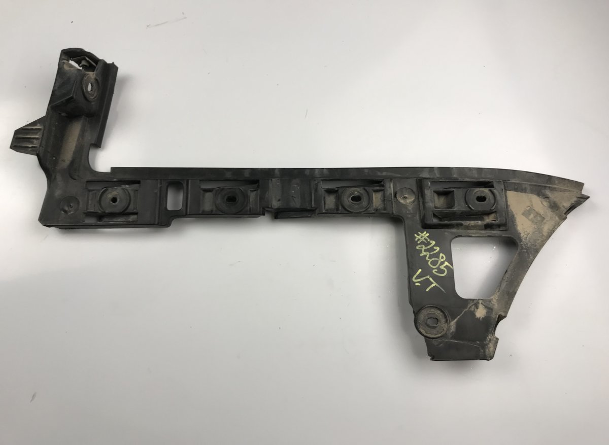 Volkswagen Passat Left rear bumper carrier holder on fender