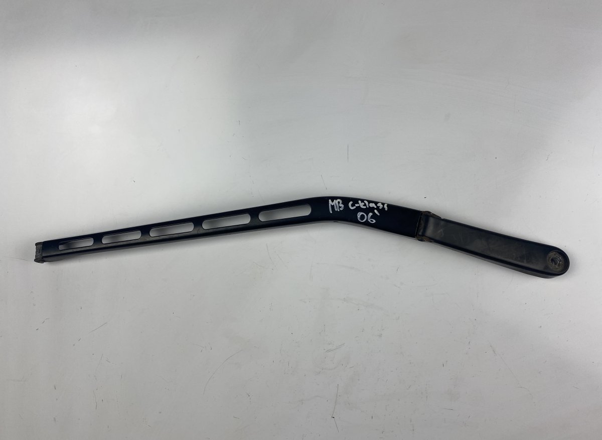 Mercedes-Benz A (W168) Left Windscreen Wiper Arm MERCEDES-BENZ C-CLASS (W203, CL203) (2000-2011)...