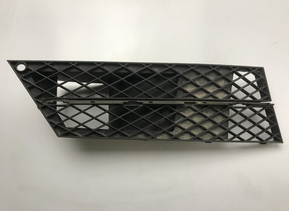 BMW 5 (E39) Front Bumper Grille Right BMW 5 (E60, E61) (2003-2010) Front Bumper Grill...