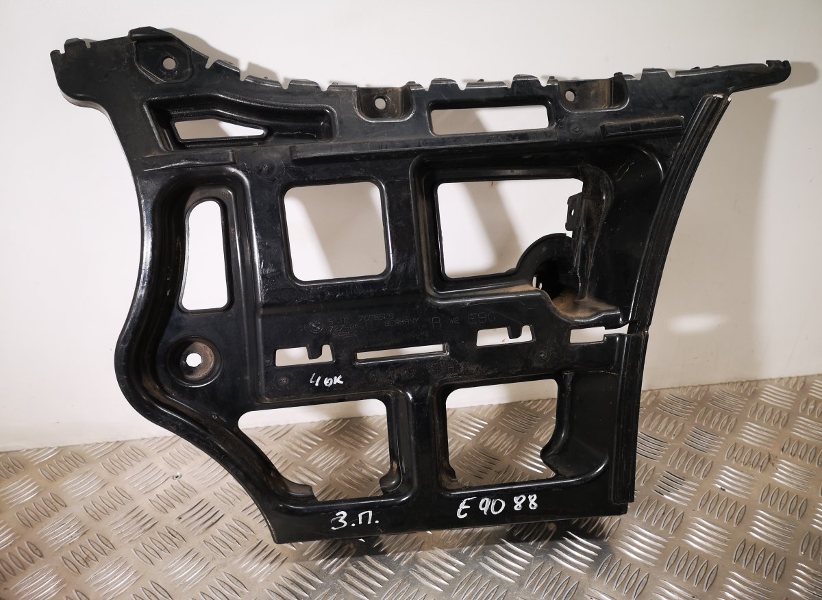 BMW 3 (E46) Rear bumper carrier holder on right fender BMW 3 (E90, E91, E92, E93) (2005-2011) Rear bum...