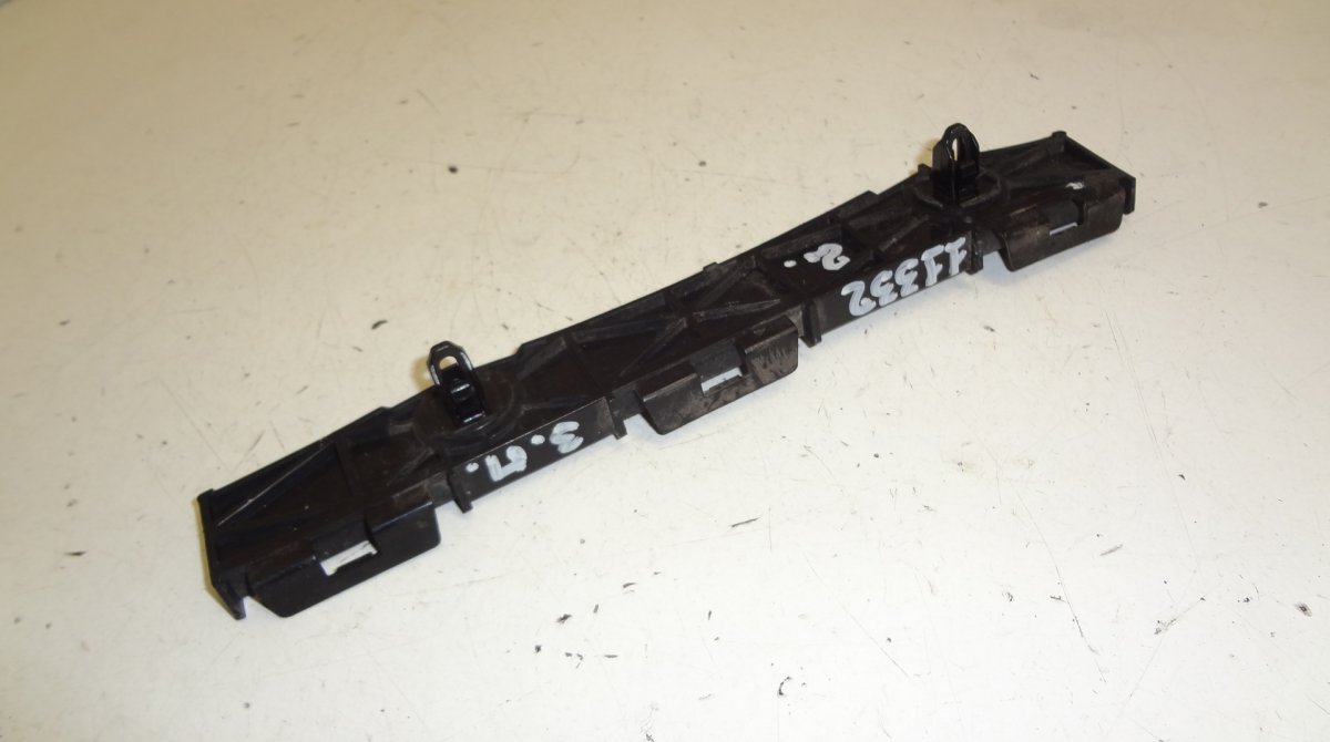 Lexus IS Rear bumper carrier holder on right fender LEXUS IS II (XE20) (2005-2013) Rear bumper carr...