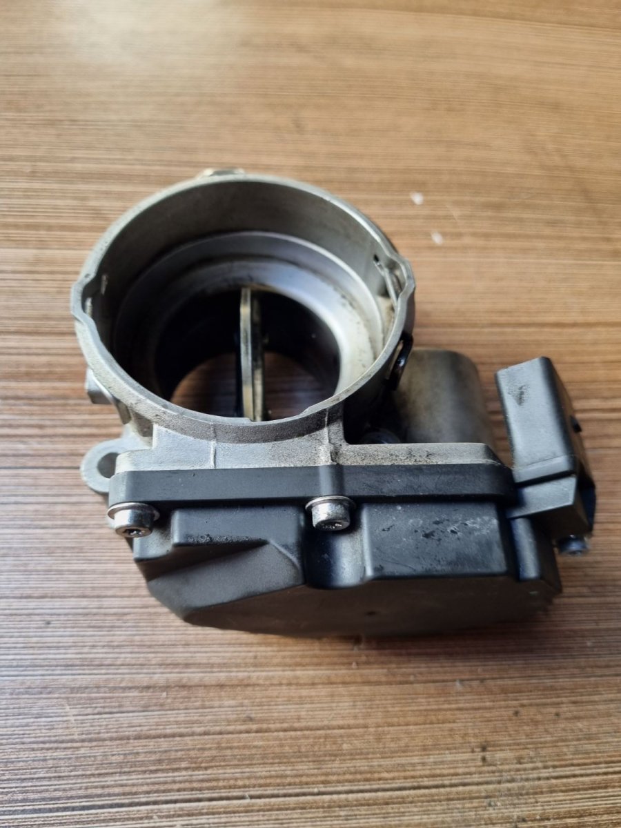 Volkswagen Golf 5 Throttle body VW GOLF V (1K) (2003-2009) Throttle body 03G128...