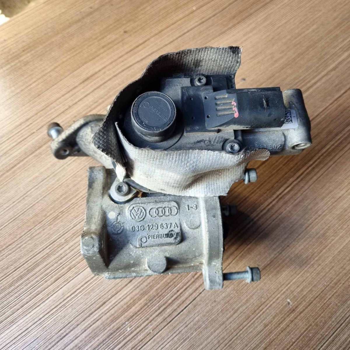 Volkswagen Golf 5 EGR Valve VW GOLF V (1K) (2003-2009) EGR Valve 03G129637A...