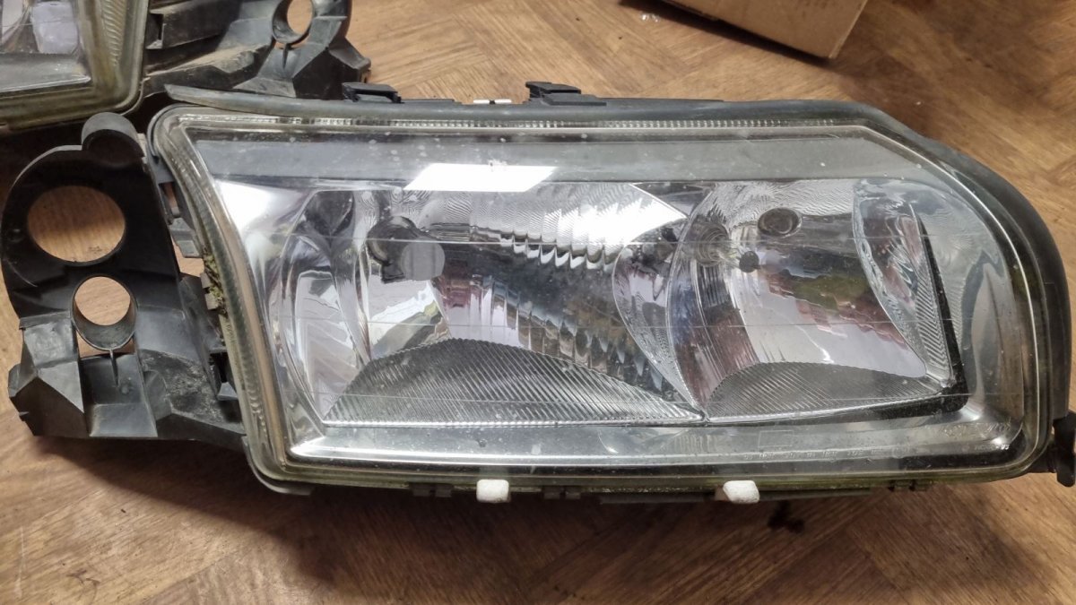 Volvo S80 Right headlight VOLVO S80 I (TS, XY) (1998-2006) Right headligh...