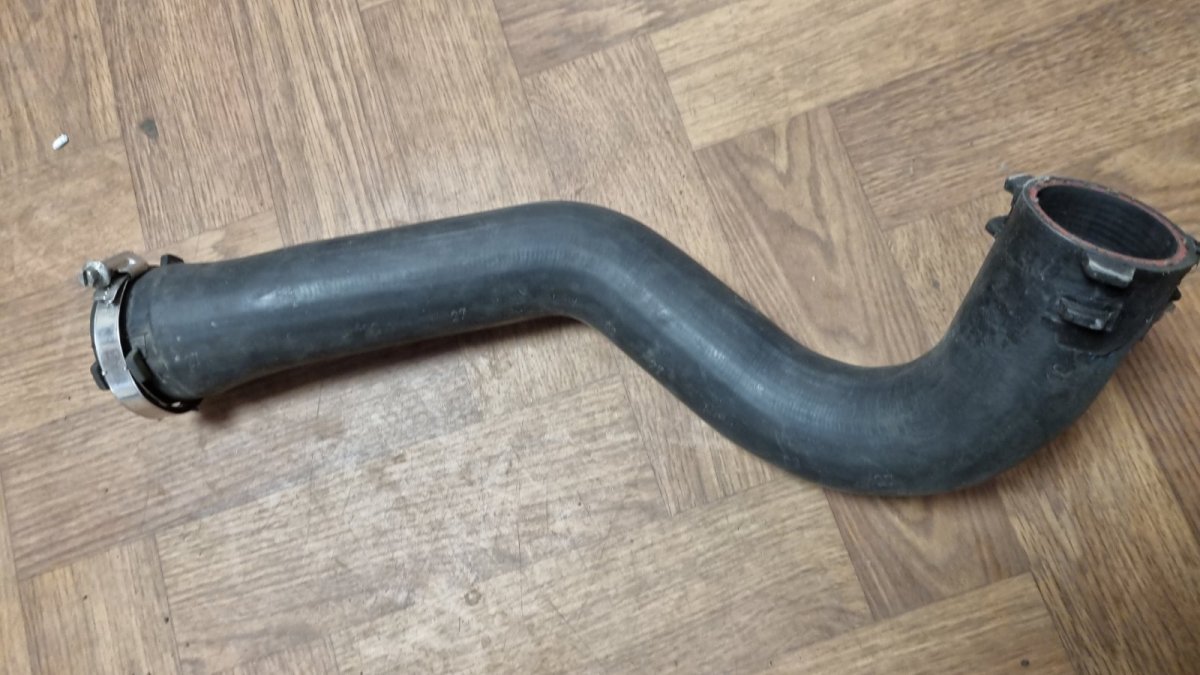 Volkswagen Touareg Intercooler pipe left VW TOUAREG I (7L) (2002-2010) Intercooler pipe ...