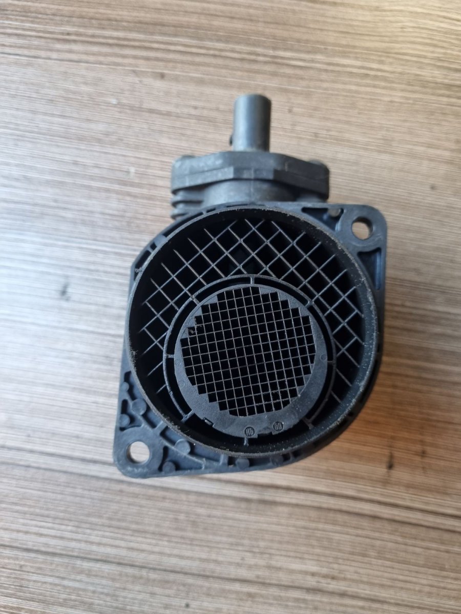 Volkswagen Golf 5 massailmavirtausanturi Mass airflow sensor — VW GOLF V (1K) (2003-2009...