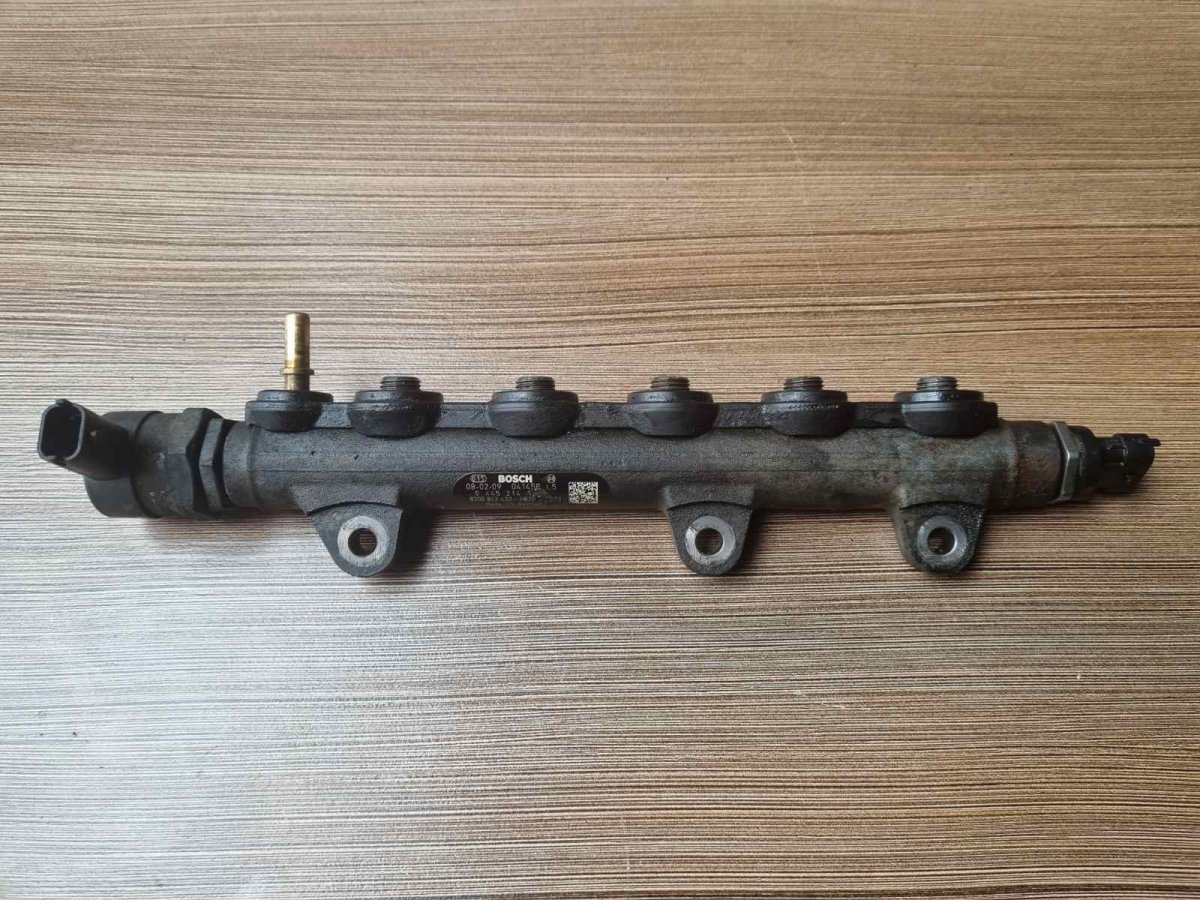 Opel Vivaro (A) Fuel Distributor / fuel rail OPEL VIVARO A (2001-2014) Fuel Distributor / fu...