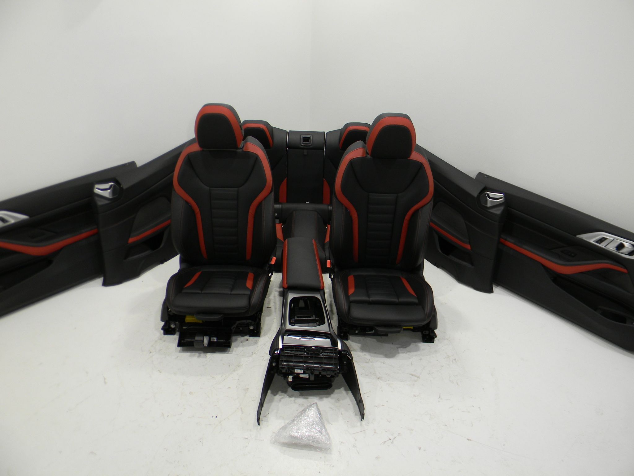 BMW 4 (G22 / G23 / G26)  Seat Set BMW 4' G22 Coupé Seat Set OEM CM64045

Part cod...