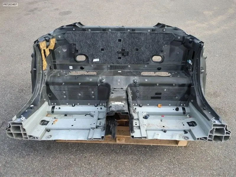 Rear body panel Brand/Model: LAMBORGHINI HURACAN
Year: 2017
Eng...