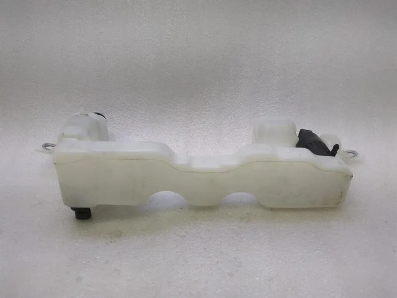 Washer fluid reservior Brand/Model: FERRARI SF90
Year: 2023
Engine: 39...