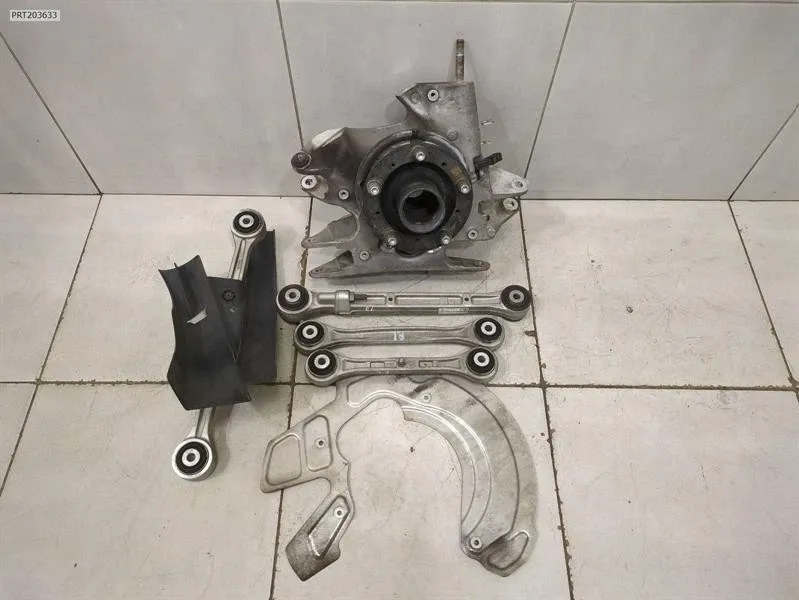 Porsche 911 (992) Left Rear Hub Left Rear Hub — PORSCHE 911 GT3 (992) (2021-PRE...