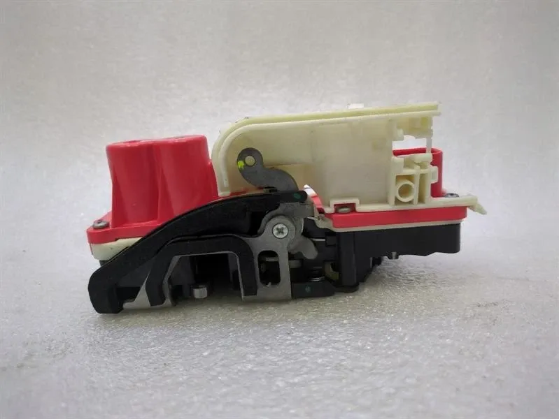 Door lock Brand/Model: FERRARI SF90
Year: 2023
Engine: 39...