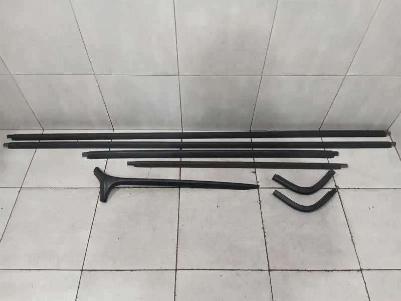 Mercedes-Benz A (W176) Body Moulding Body moulding — MERCEDES-BENZ G-CLASS (W463) (1...
