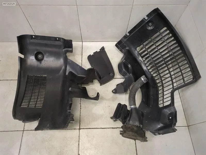 Wheel arch liner (plastic) Brand/Model: FERRARI SF90
Year: 2023
Engine: 39...