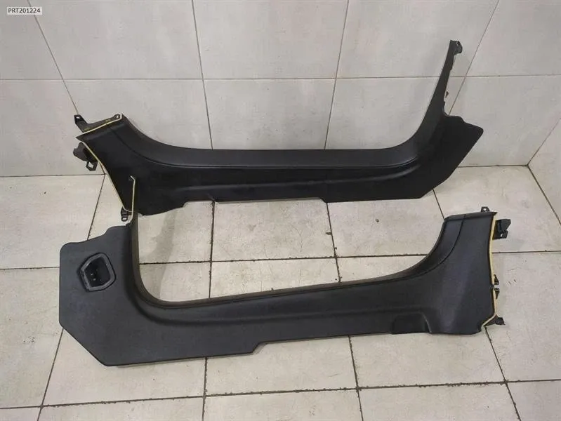 Door Sill Brand/Model: LAMBORGHINI HURACAN
Year: 2017
Eng...