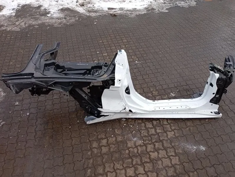 Chevrolet Corvette (C8) Side skirt